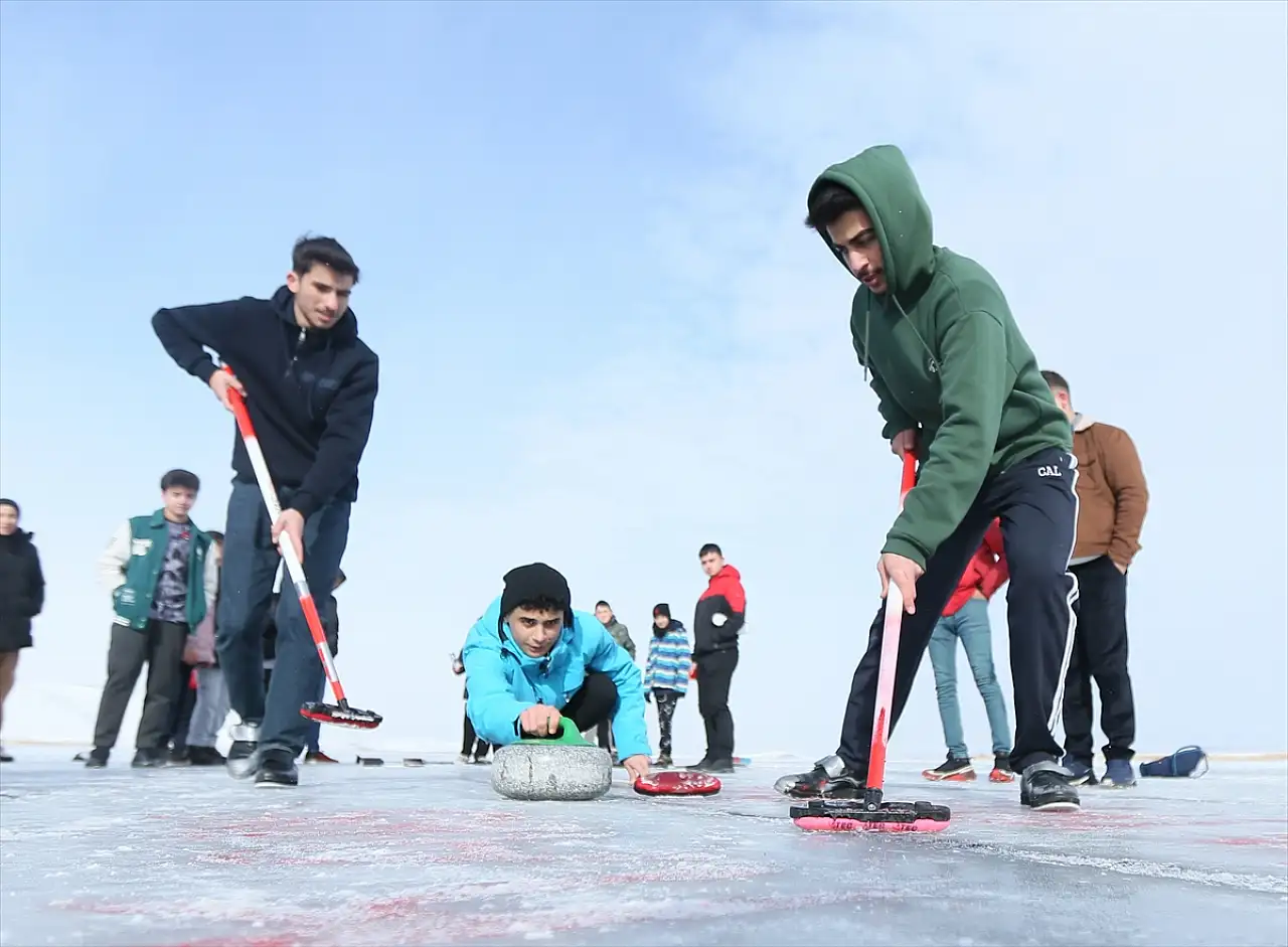 Çıldır Gölü, Curling sporcuları için doğal antrenman alanına dönüştü