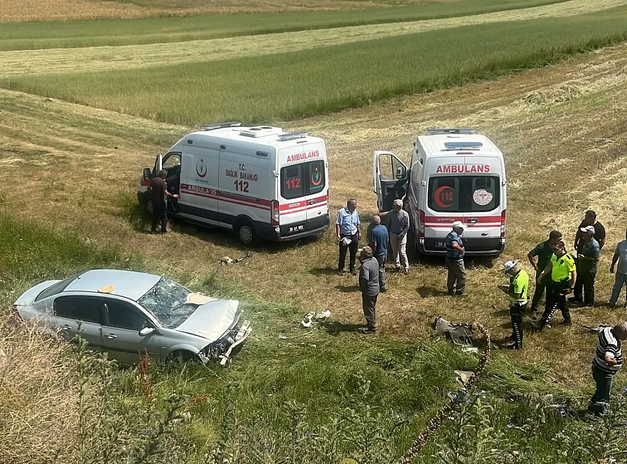 Kars'ta kontrolden çıkan otomobil şarampole devrildi: 2 yaralı