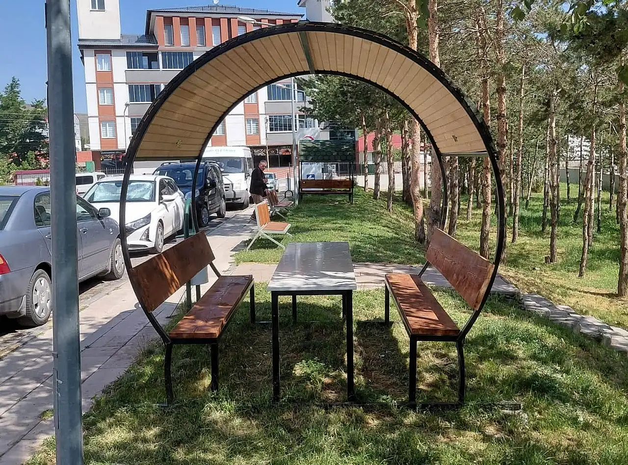 Eleşkirt Devlet Hastanesi'nin bahçesi yenilendi