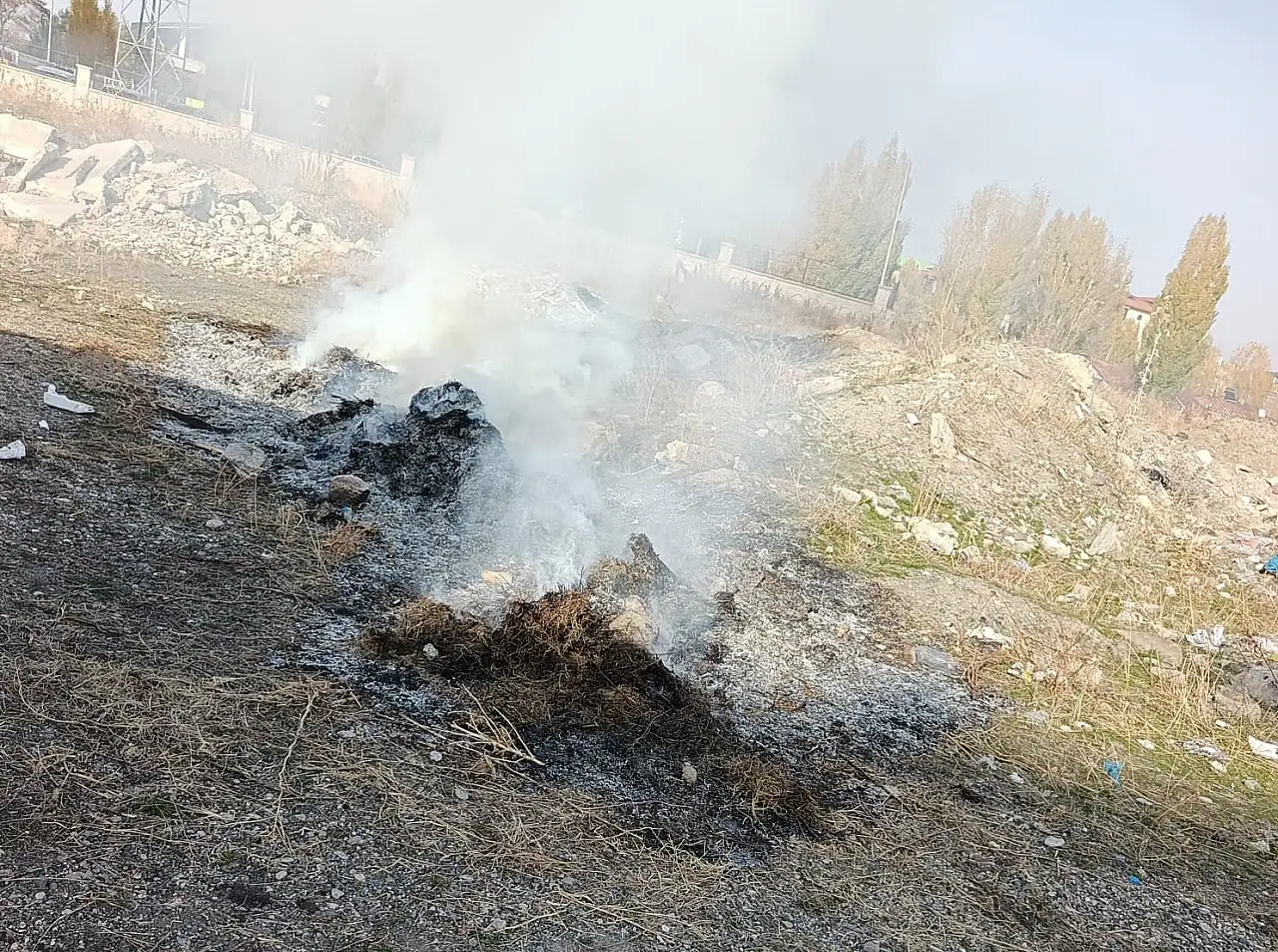 Ağrı'da sebebi bilinmeyen yangın, kısa sürede kontrol altına alındı