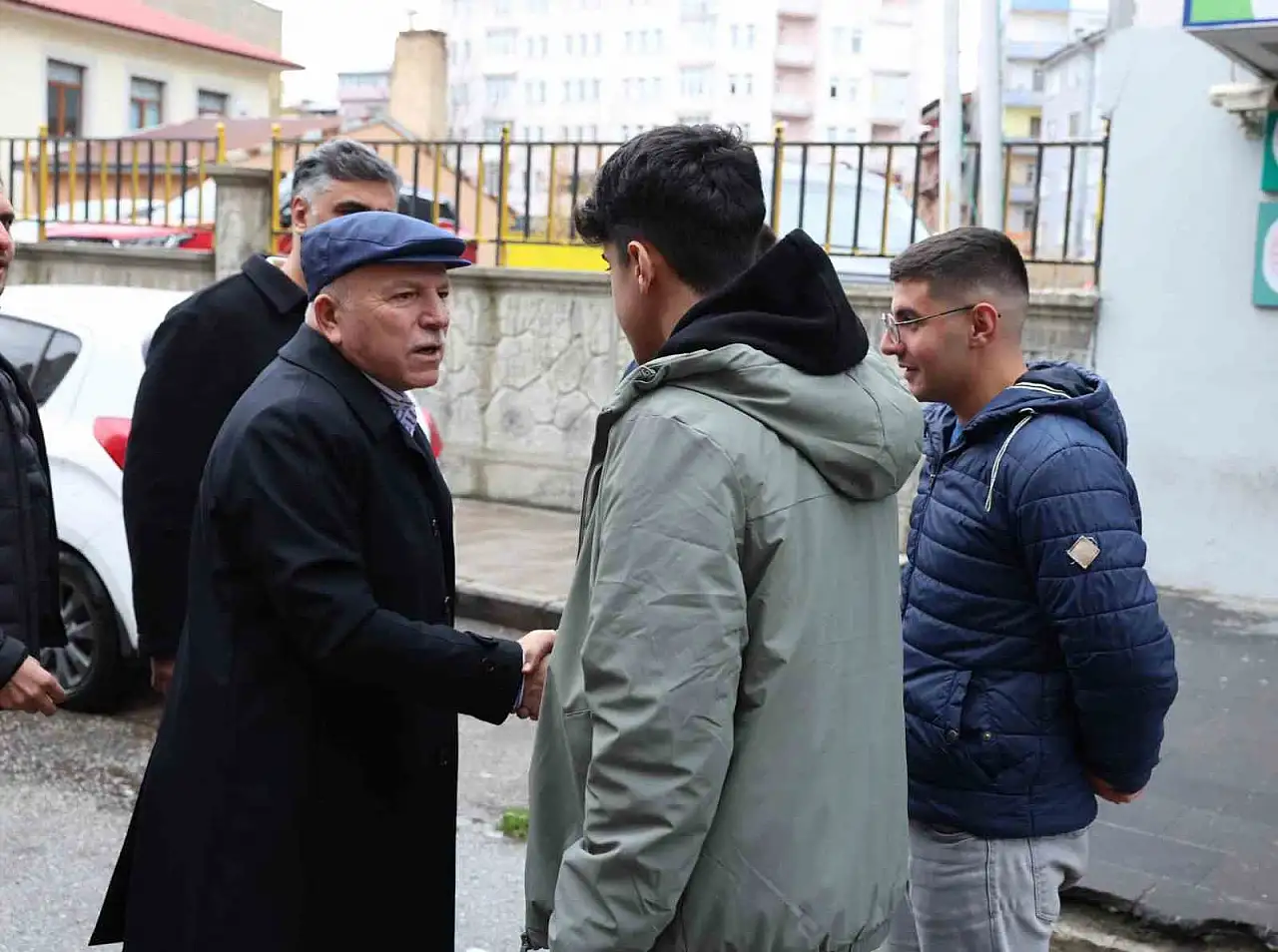 Başkan Sekmen, Erzurum'da Saha Turlarına Devam Ediyor ve Vatandaşların Taleplerini Dinliyor