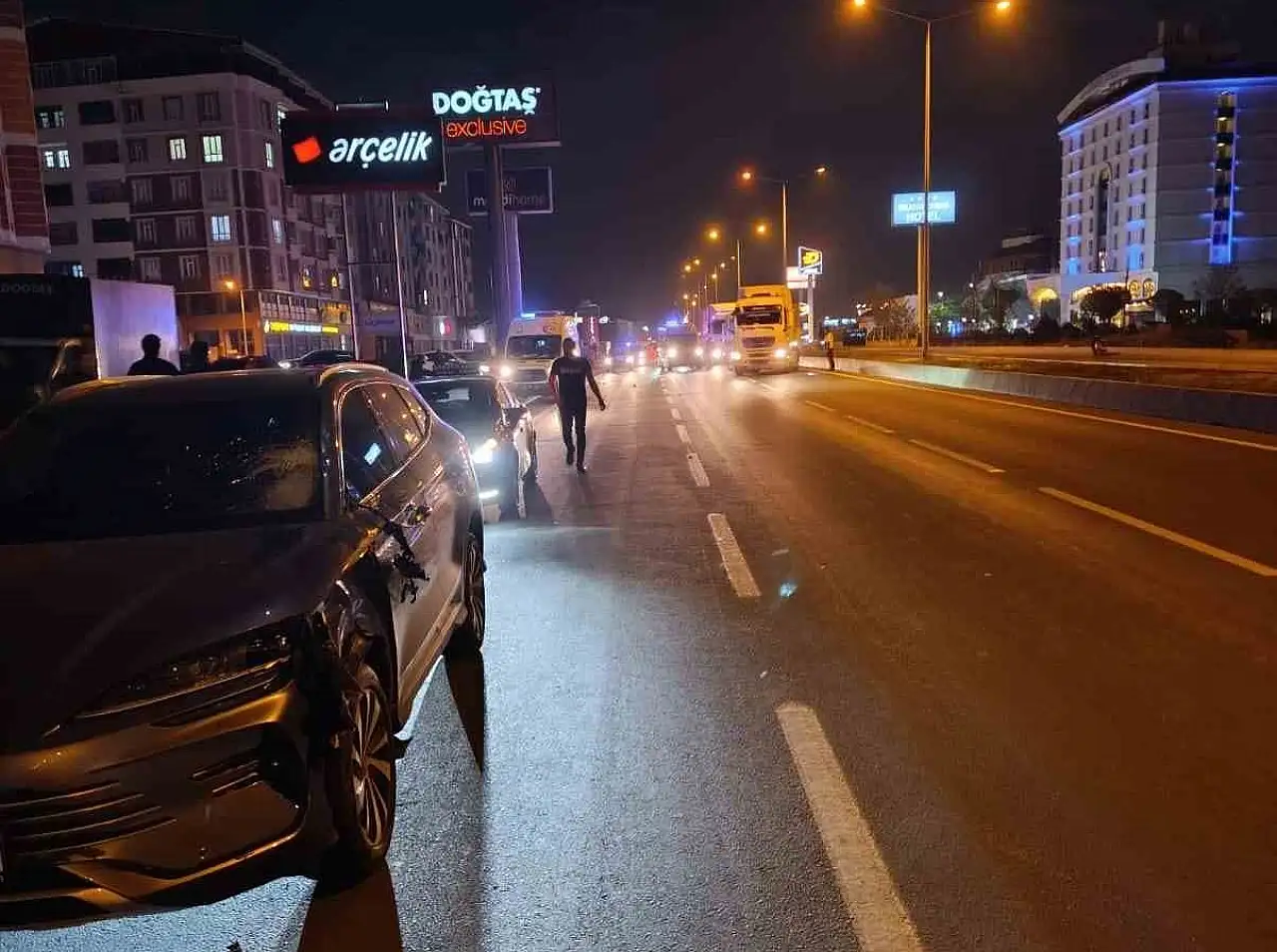 Ağrı'da otomobilin çarptığı iki kadından biri hayatını kaybetti