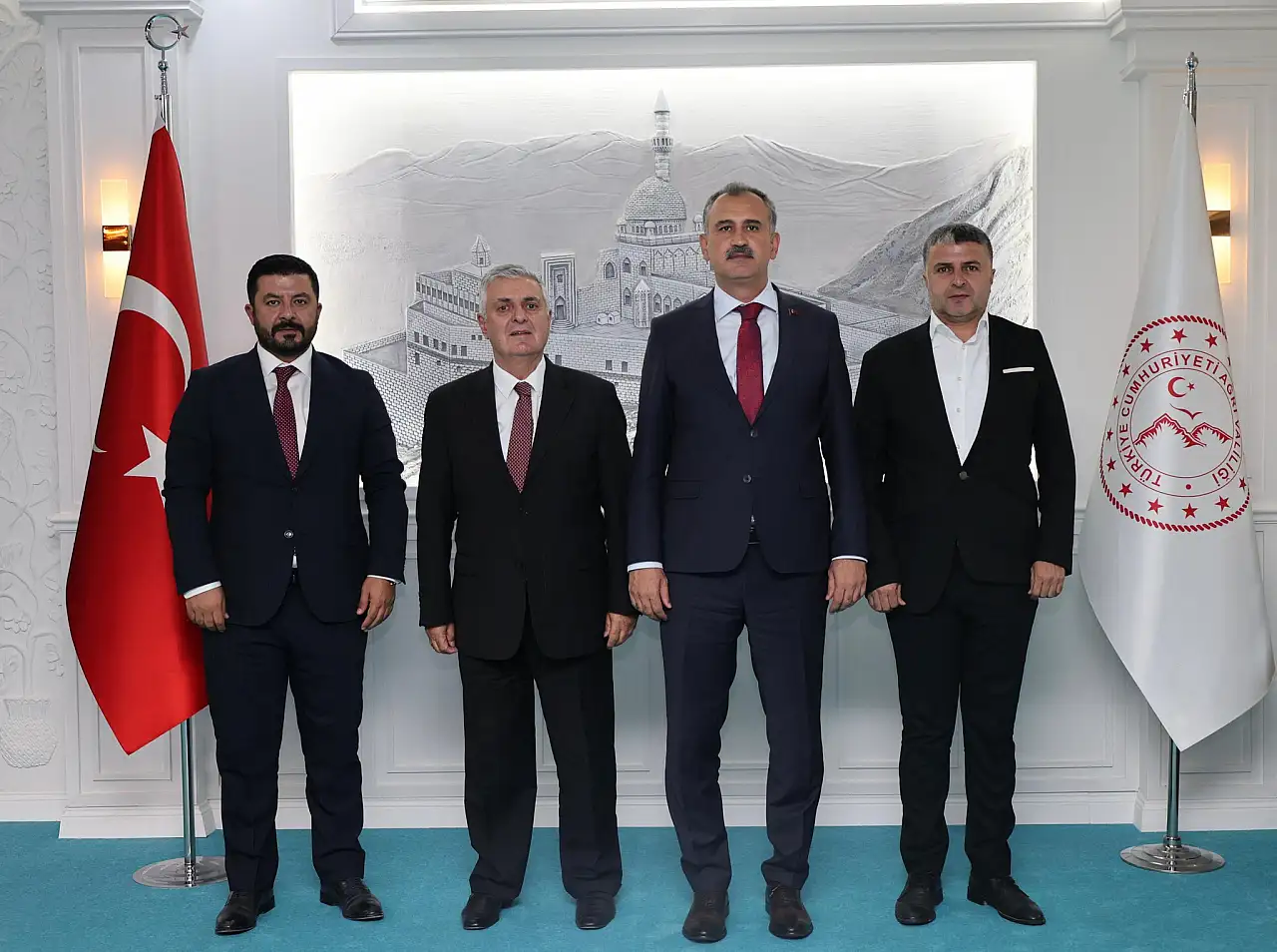 Ağrı Valisi Önder Bozkurt Hakkarili iş insanlarını ağırladı