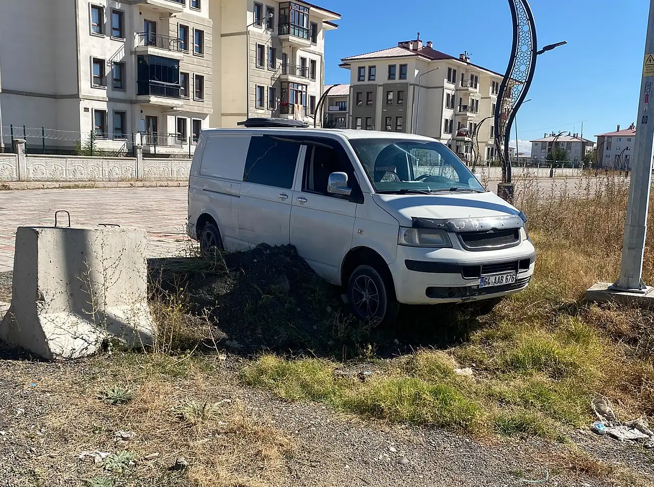 KPSS için Doğubayazıt'tan Ağrı'ya geldi, çıkışı bulamayınca aracı arazide mahsur kaldı