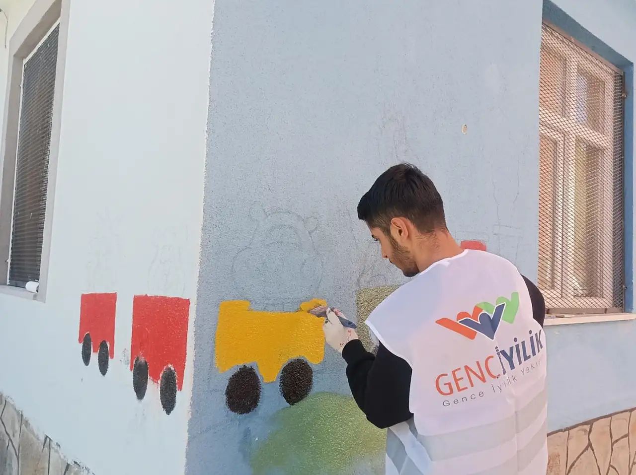 Ağrı'da üniversite kulüplerinden miniklere renkli sürpriz