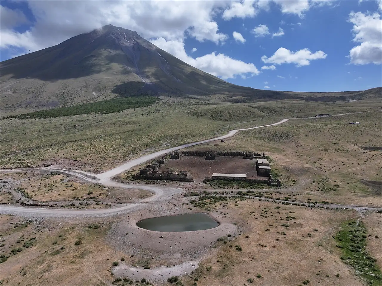 Doğu'nun zirvesine yol açılıyor: Ağrı Dağı'nda güvenlik ve turizm atağı