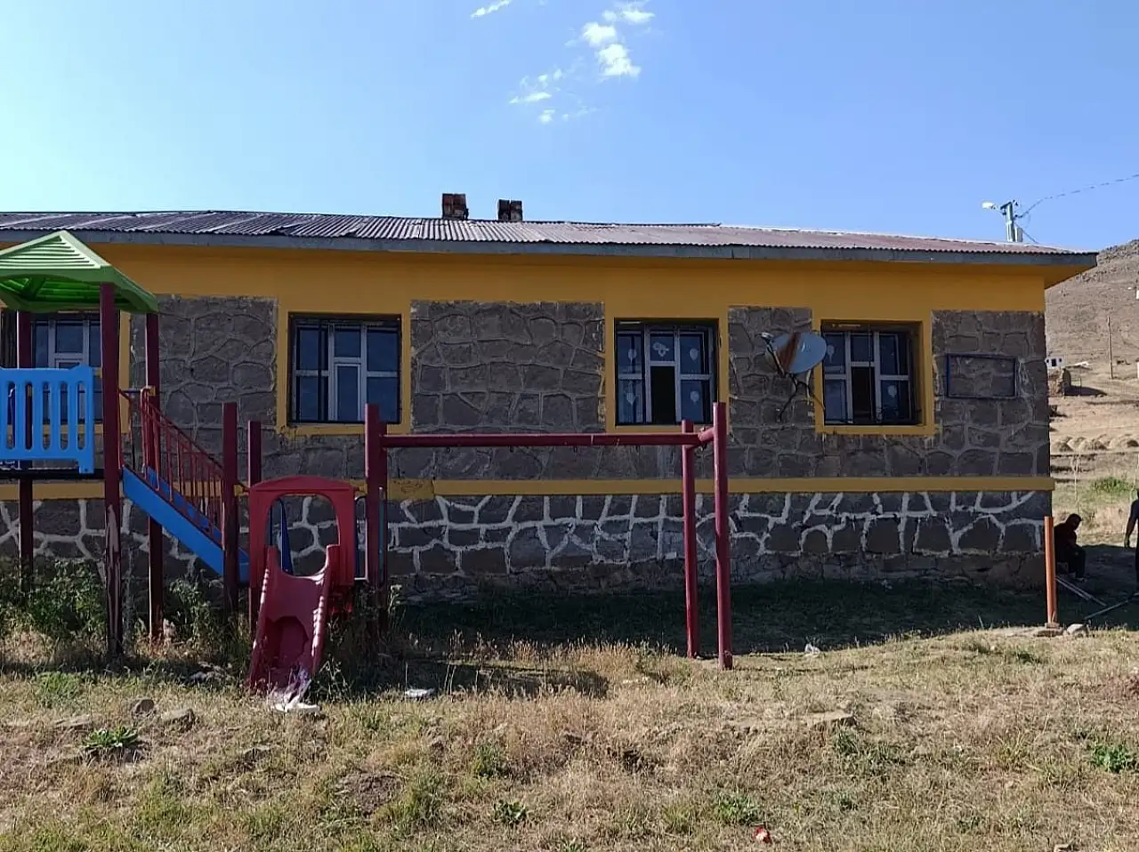 Taşlıçay'da Karagöz İlkokulu yeni eğitim yılına hazırlandı