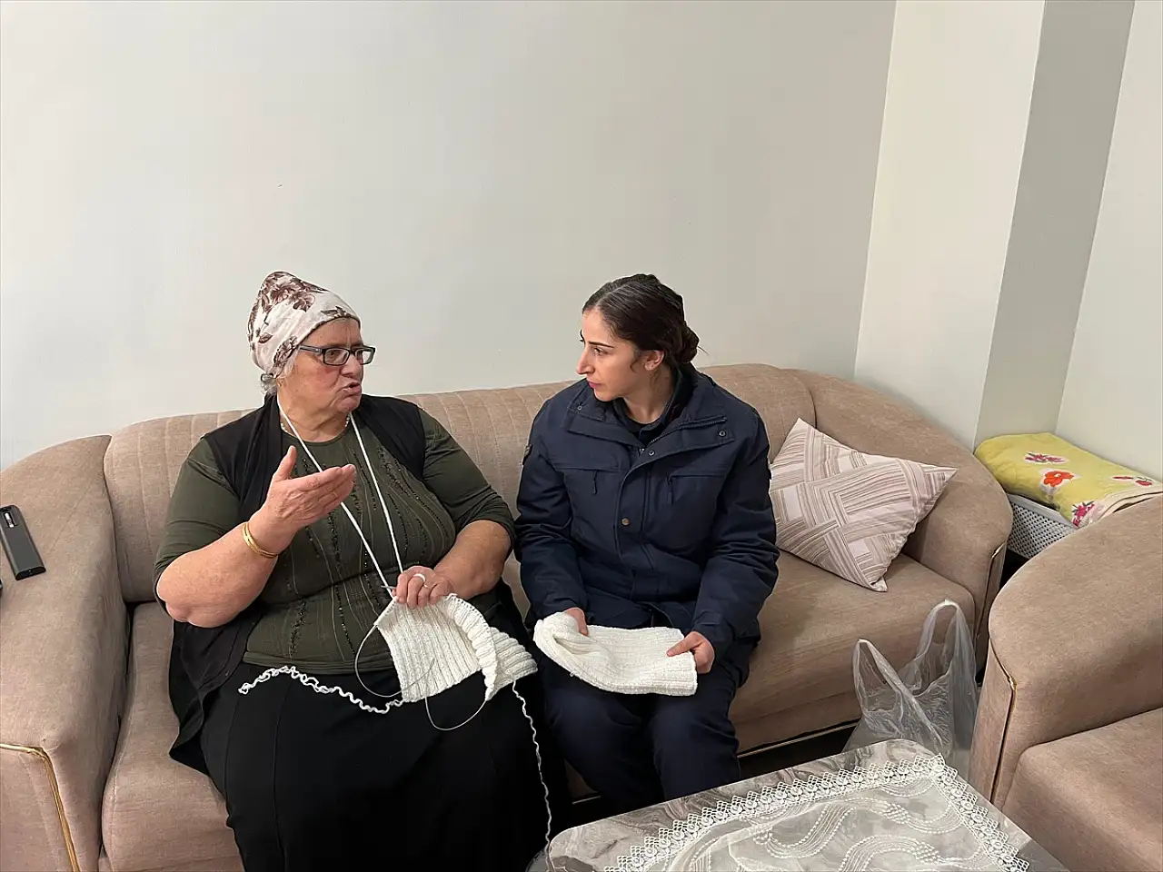 Yalovalı kadınların ördüğü bereler Muş'taki Mehmetçiklere ulaştırıldı