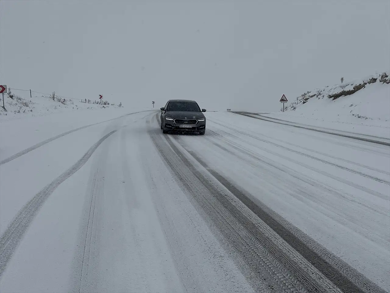 Van'da karla mücadele sürüyor