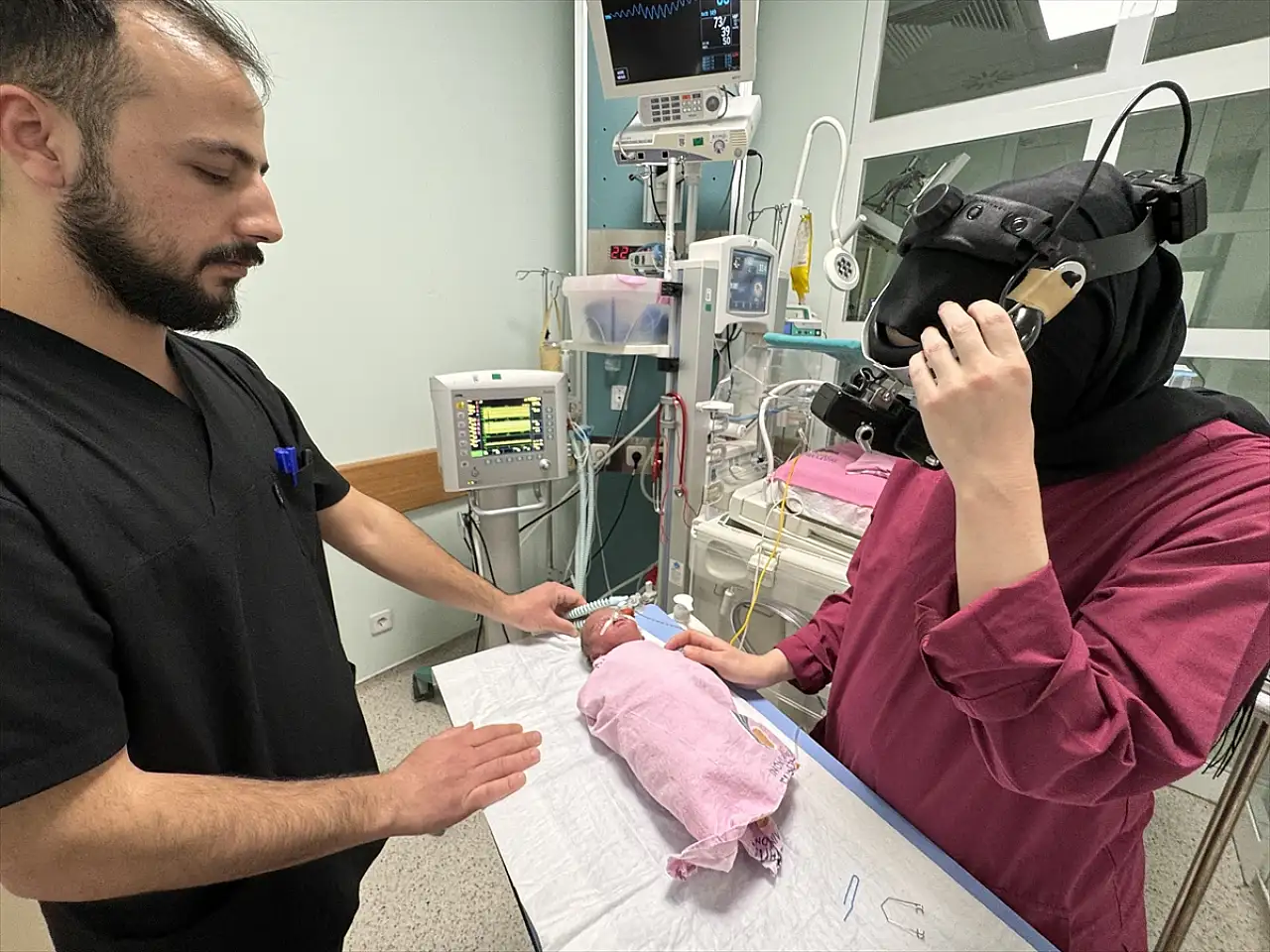 Ağrı'da 25 haftalık doğan Ayaz bebek Malatya'da hayata tutunmaya çalışıyor