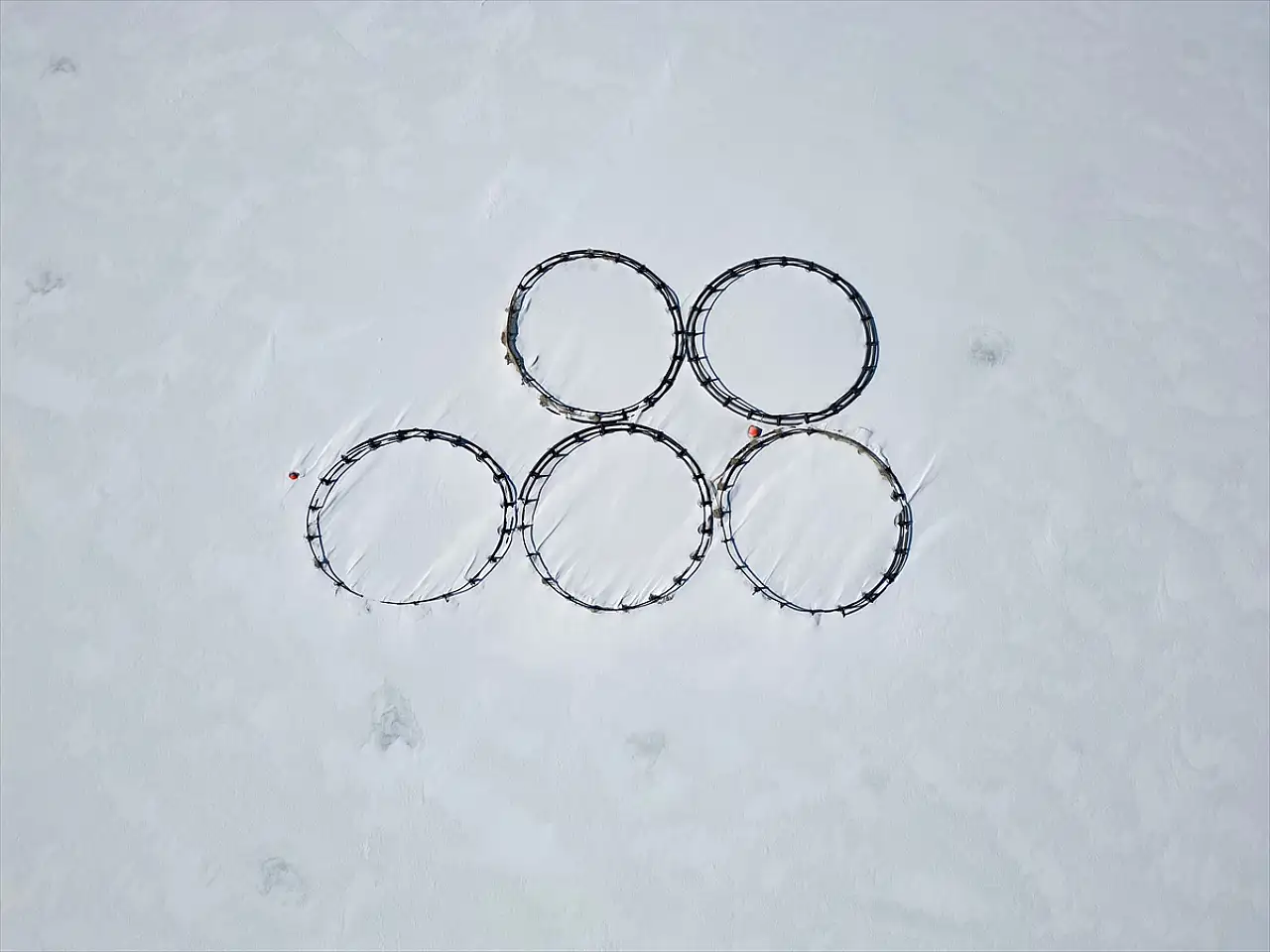 Van'daki Zernek Barajı dondurucu soğuklara teslim oldu