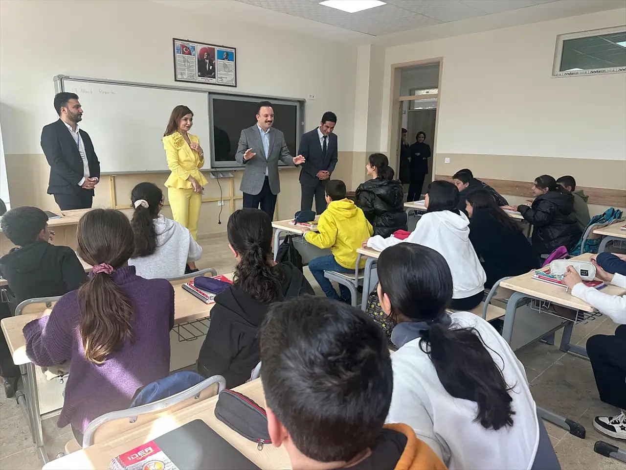 Malazgirt'te yenilenen Fatih Ortaokulu açıldı