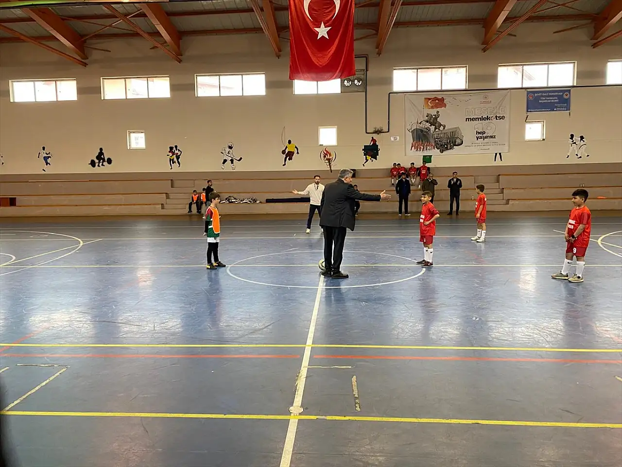 Güroymak'ta minik sporcular bahar turnuvasında sahaya çıktı