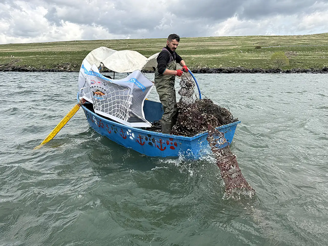 Çıldır Gölü'ndeki Hayalet Ağlar Temizlendi