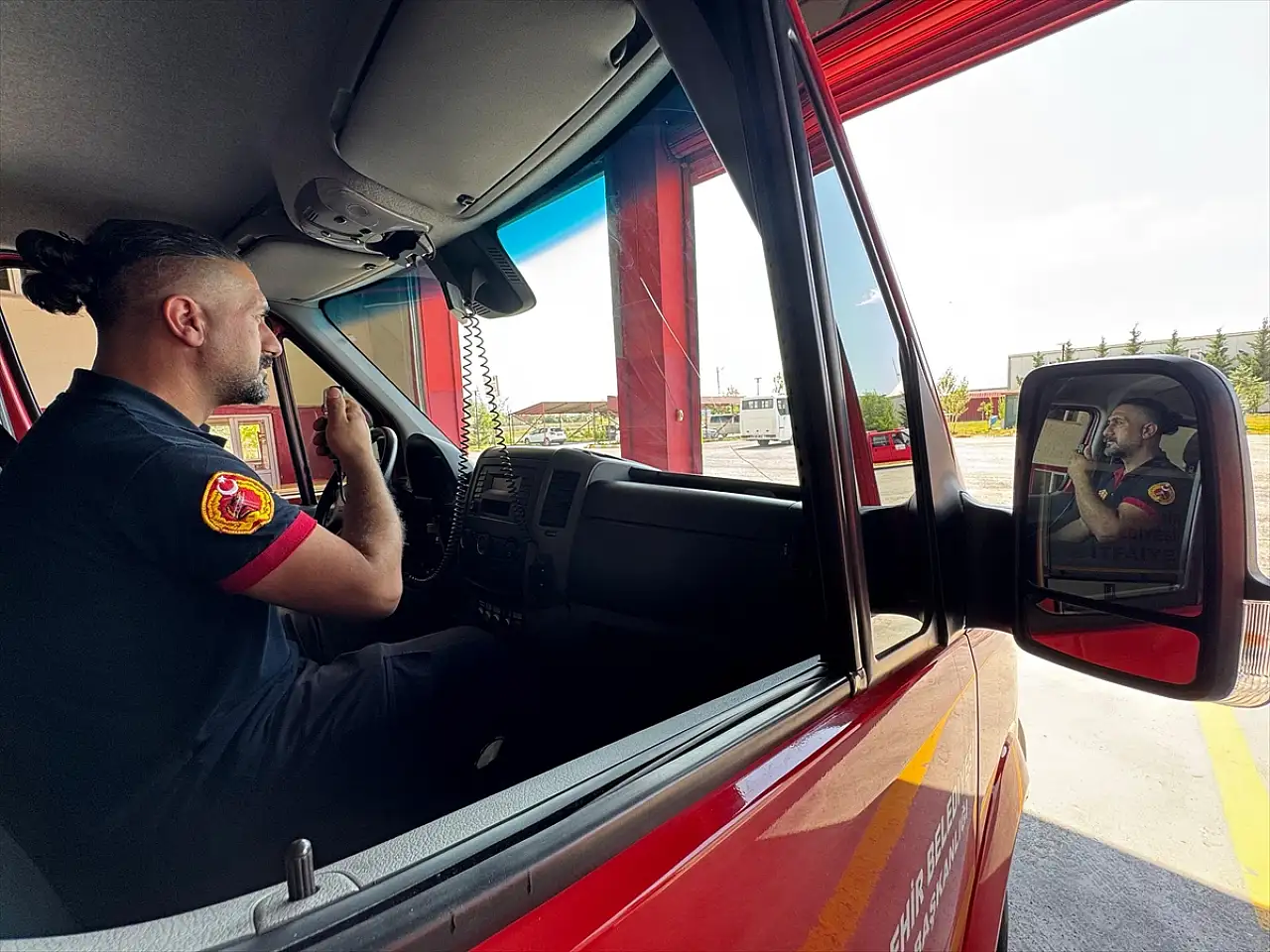Ağrı Dağı zirvesinden arkadaşlarının düğününe yetişti