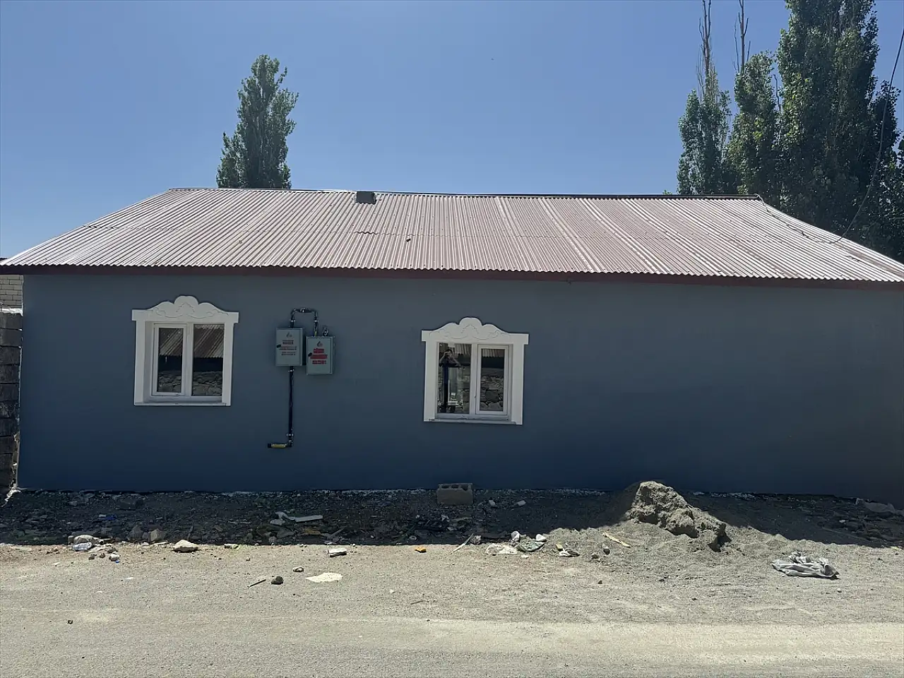 Ağrı'da engelli vatandaşın evi hayırseverlerin desteğiyle baştan sona yenilendi