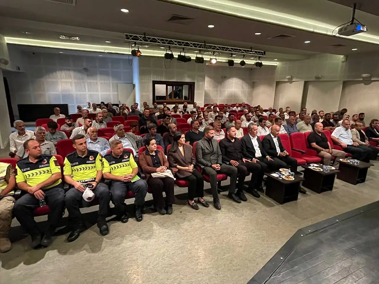 Ağrı Şeker Fabrikası müdürü, Malazgirtli üreticilerin sorularını yanıtladı