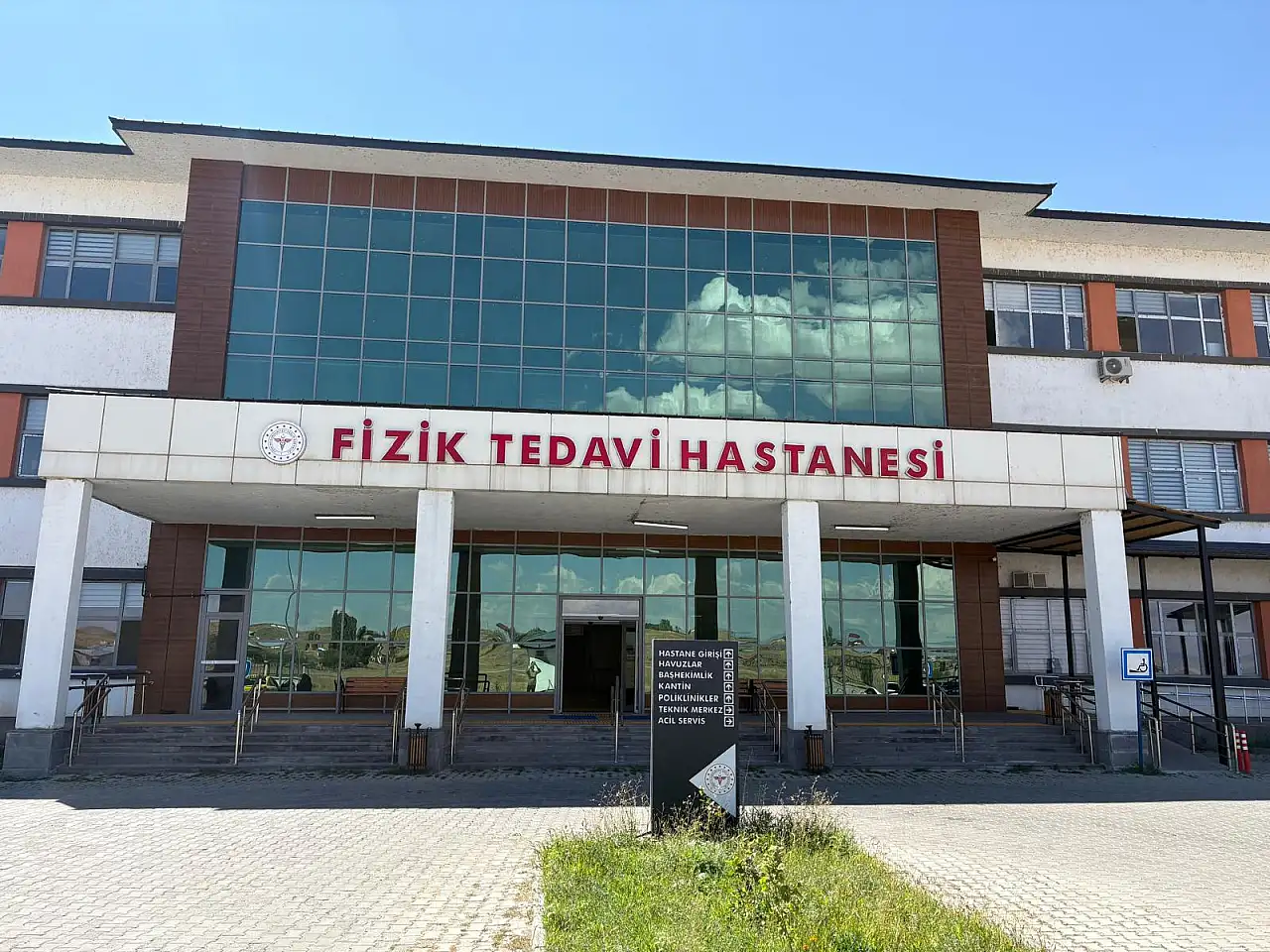 Ağrı'da hastanede sorun çözüldü ve yataklı hasta servisleri açıldı