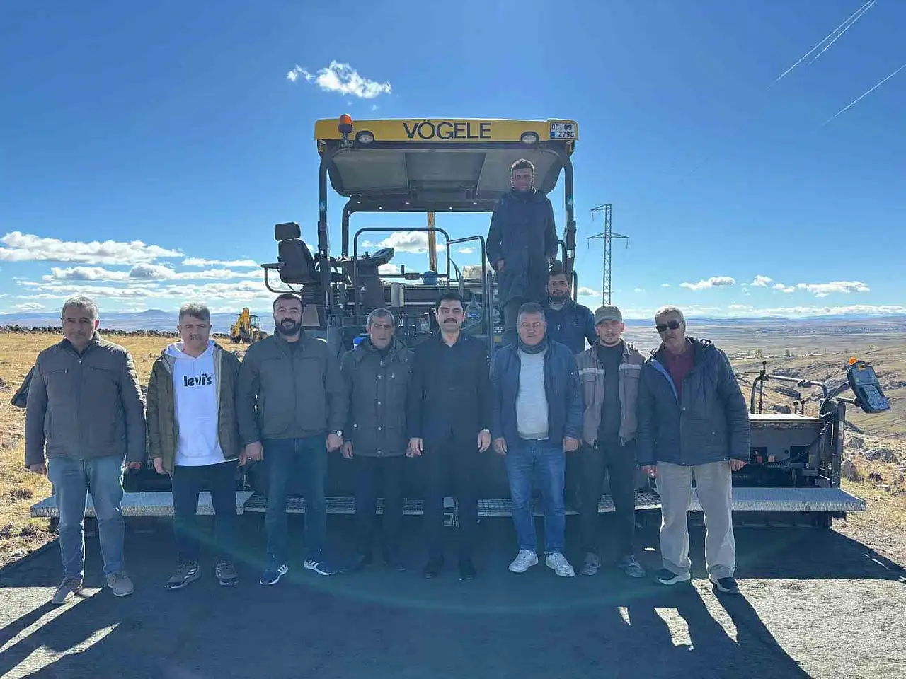 Susuz'da köy yolları betonlaşıyor, vatandaşların yüzleri gülüyor!