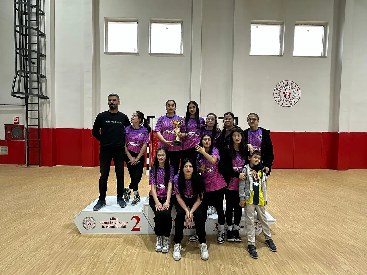 Doğubayazıt'ta Cumhuriyet Bayramı'na özel voleybol turnuvasında kazananlar belli oldu