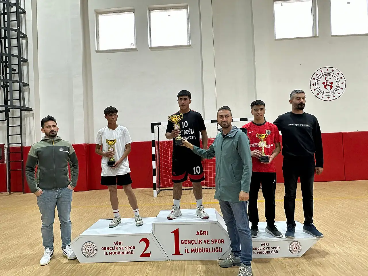 Doğubayazıt'ta Cumhuriyet Bayramı'na özel voleybol turnuvasında kazananlar belli oldu