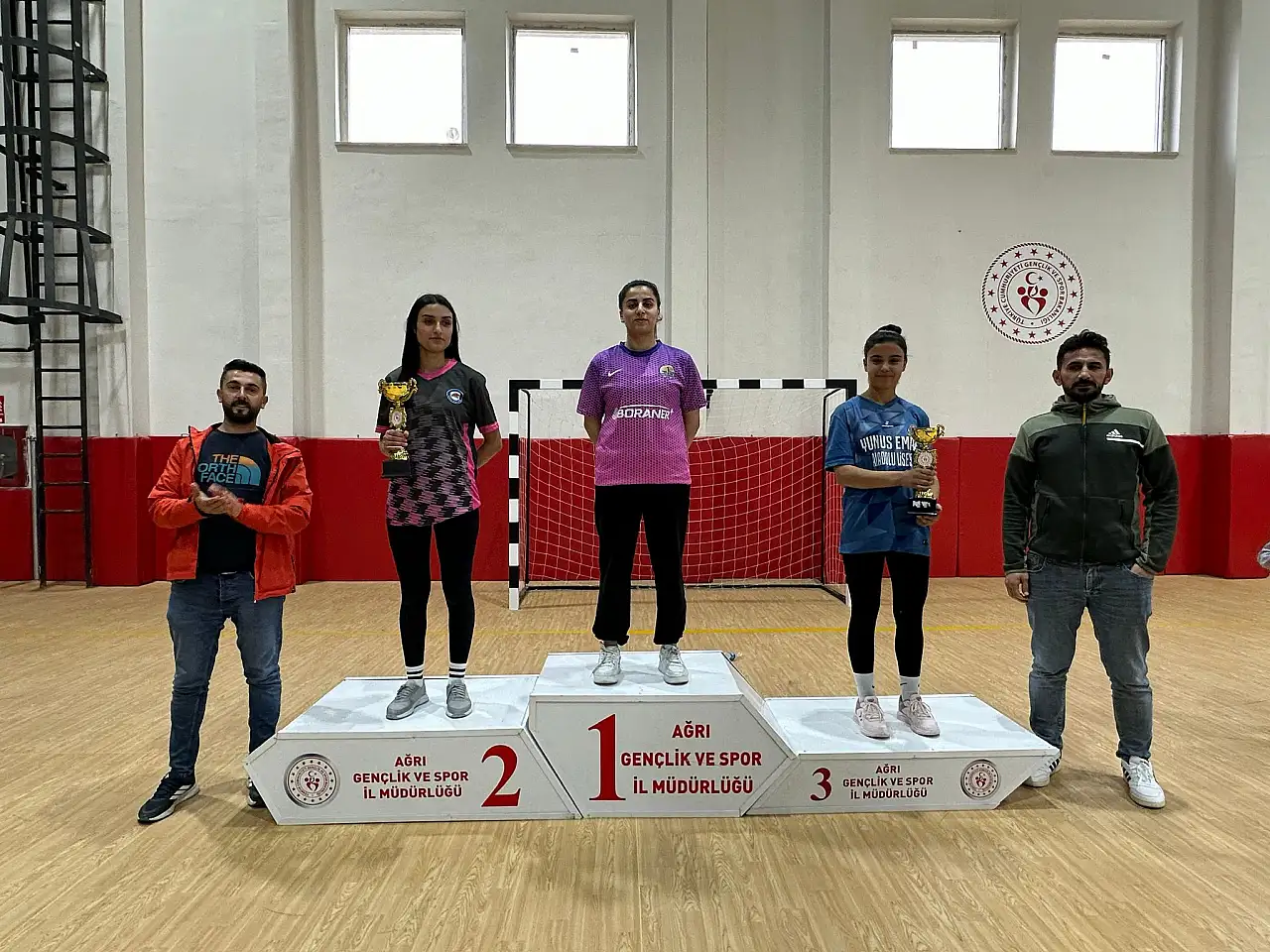 Doğubayazıt'ta Cumhuriyet Bayramı'na özel voleybol turnuvasında kazananlar belli oldu