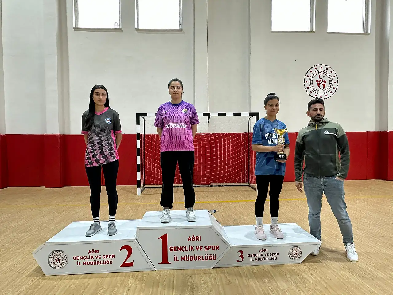 Doğubayazıt'ta Cumhuriyet Bayramı'na özel voleybol turnuvasında kazananlar belli oldu