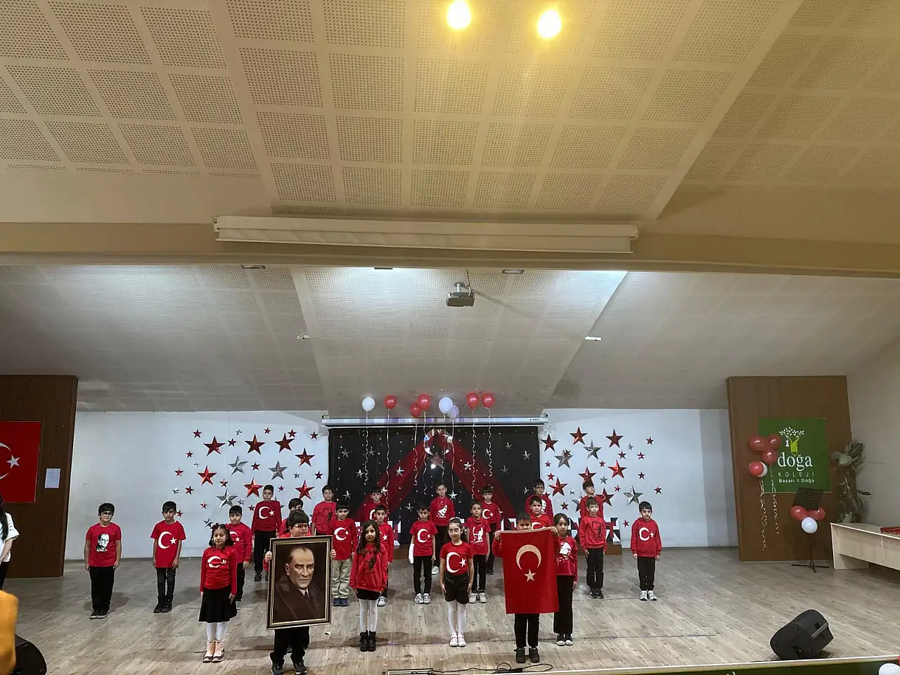 Ağrı Doğa Koleji, 29 Ekim Cumhuriyet Bayramı'nı coşkuyla kutladı