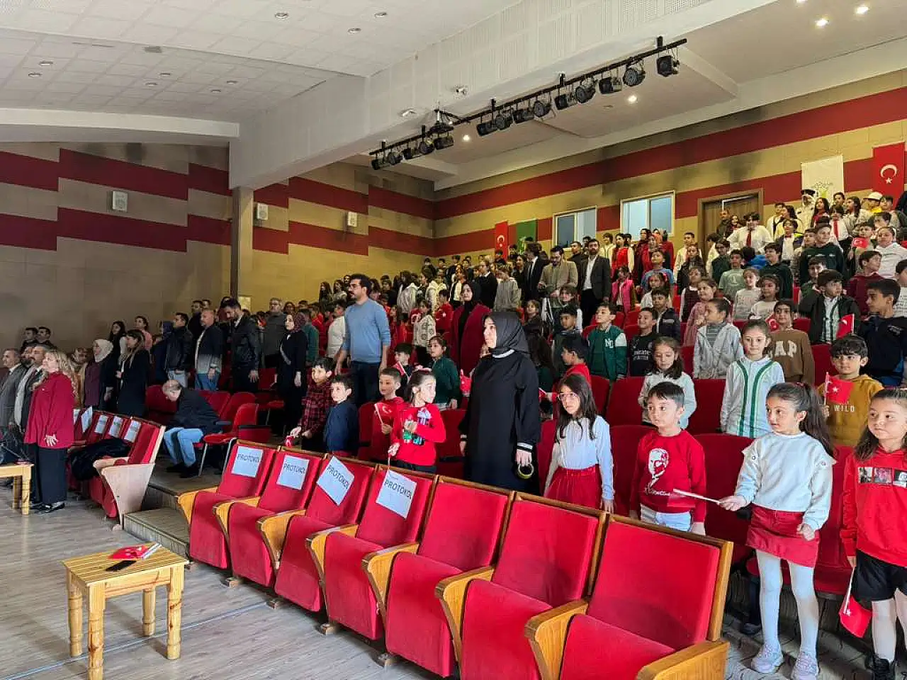 Ağrı Doğa Koleji, 29 Ekim Cumhuriyet Bayramı'nı coşkuyla kutladı