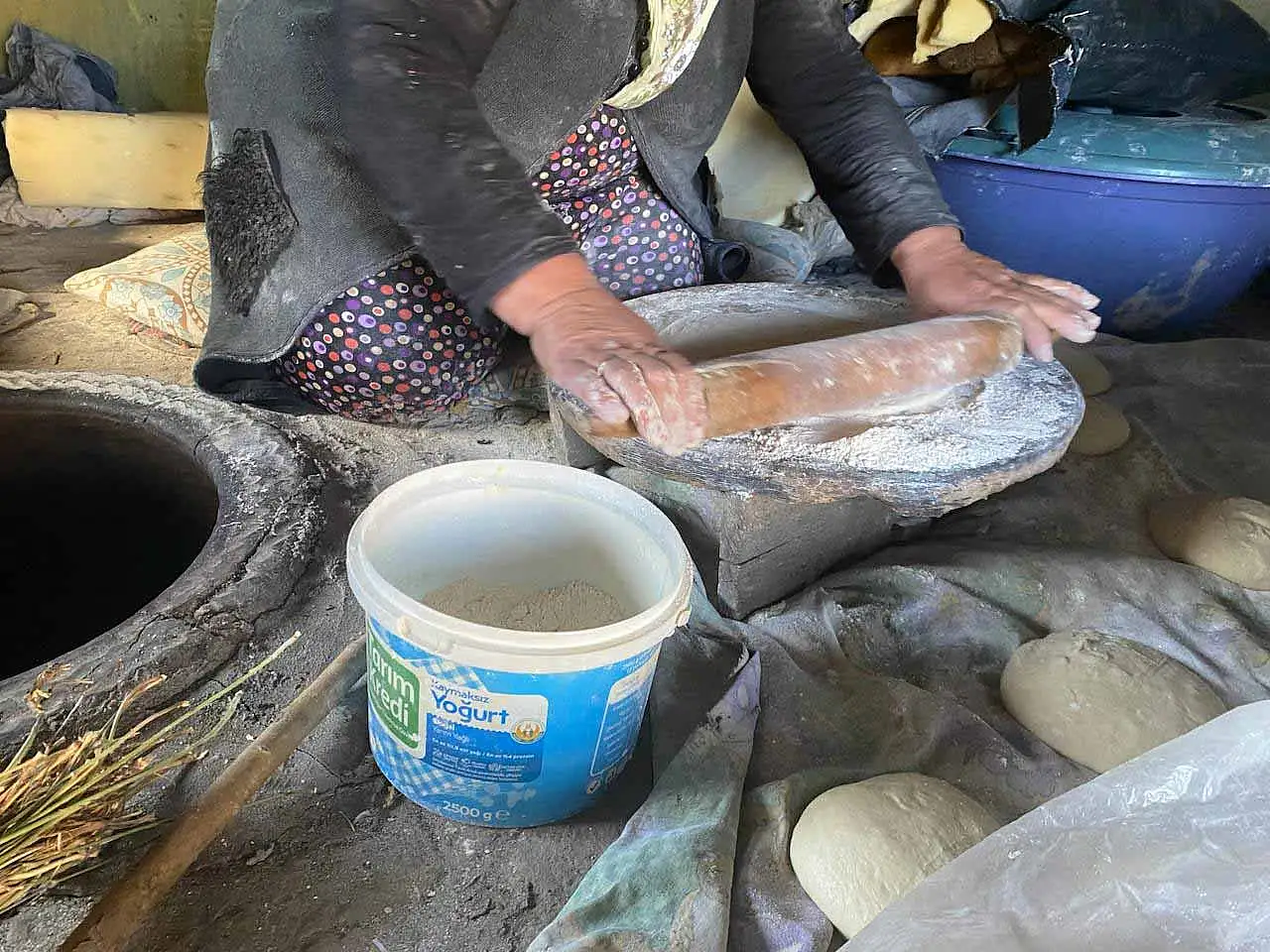 Patnos'ta kış hazırlığı başladı, tandır ekmeği mesaisi sürüyor