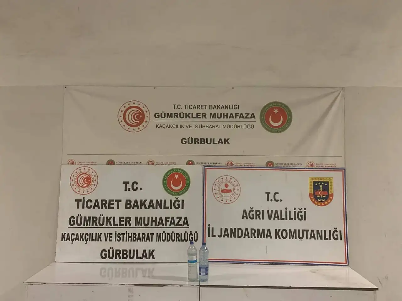 Ağrı'da tırlara gizlenen uyuşturucu jandarma ekiplerince ortaya çıkarıldı