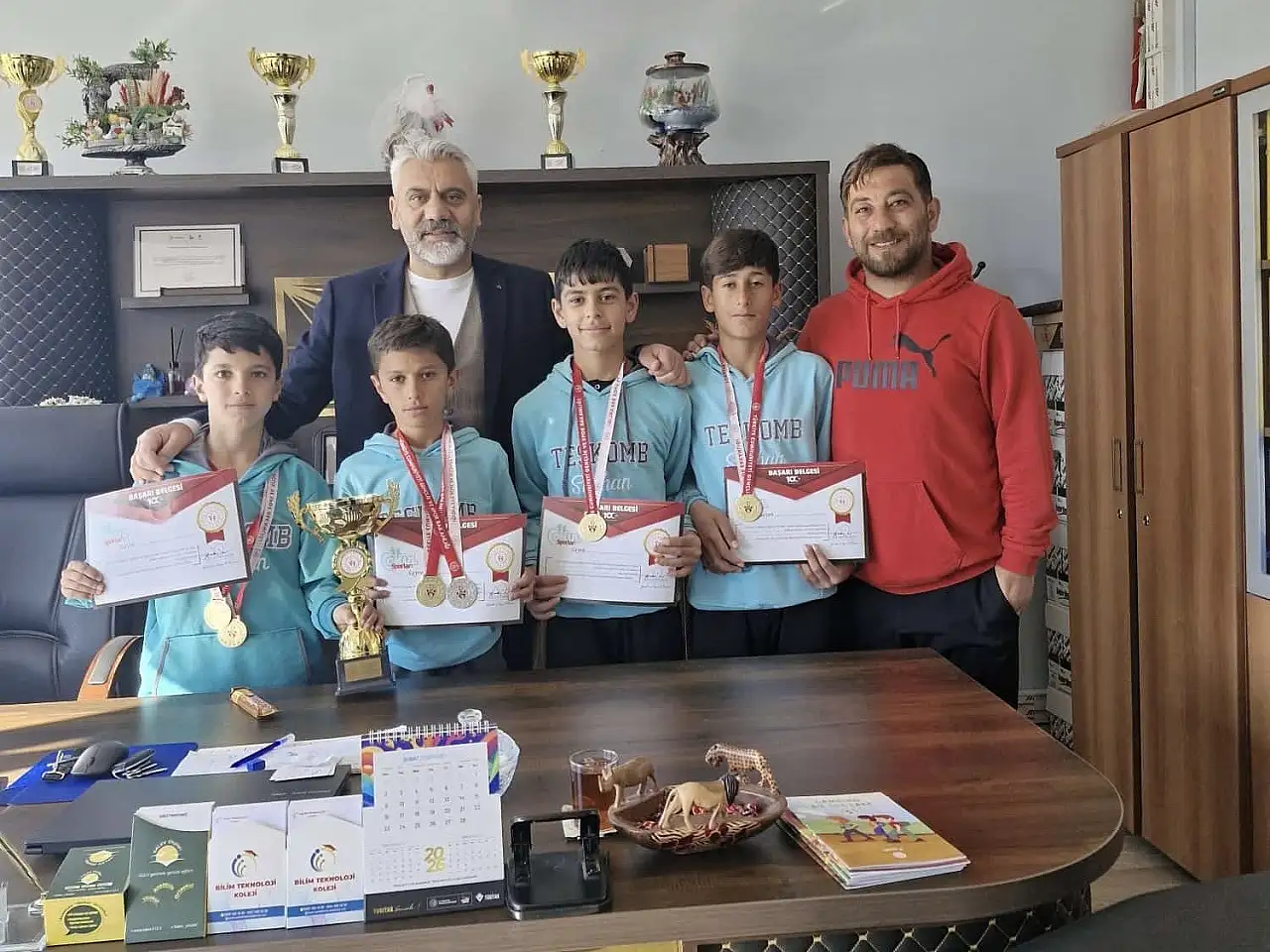 Edremit'te TESKOMB Süphan Ortaokulu, Kros Yıldız Erkekler'de il birincisi oldu!