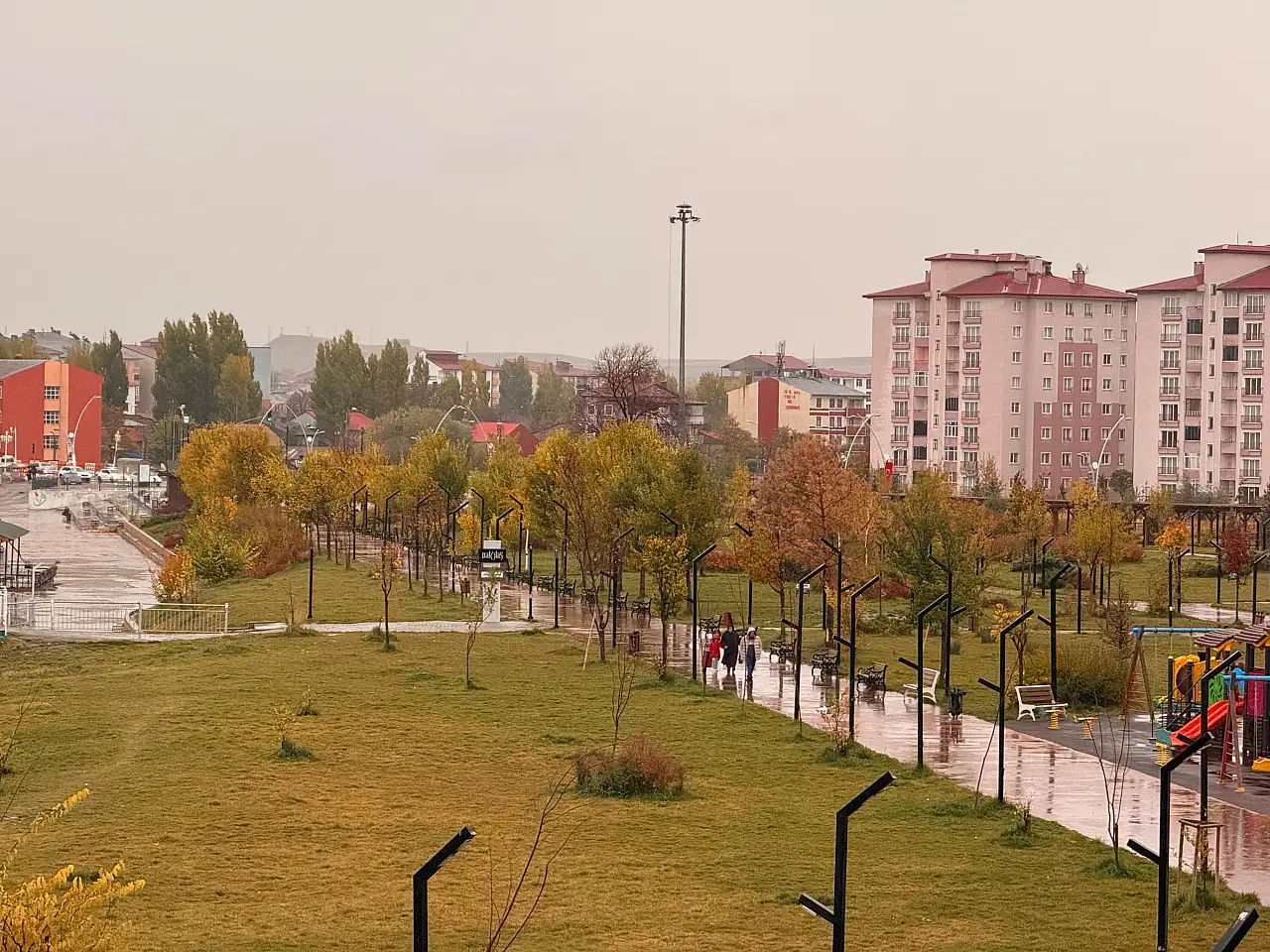 Ağrı'da sonbaharın son renkleri yerini kışa bırakıyor