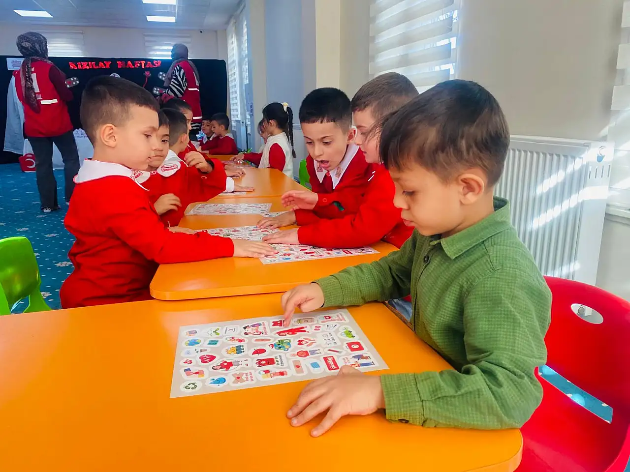 Kızılay gönüllüleri ADEM'de çocuklarla buluştu