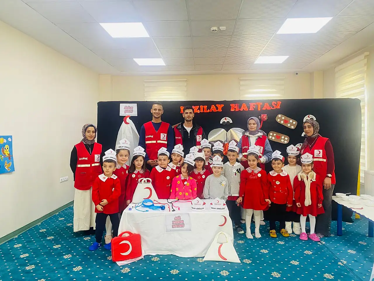 Kızılay gönüllüleri ADEM'de çocuklarla buluştu