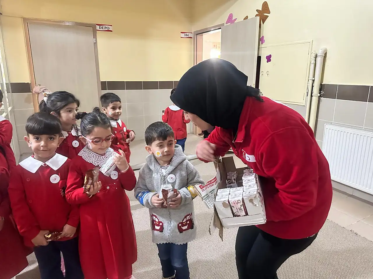 Kızılay Doğubayazıt gönüllüleri miniklere Kızılay'ı eğlenceli yollarla anlattı