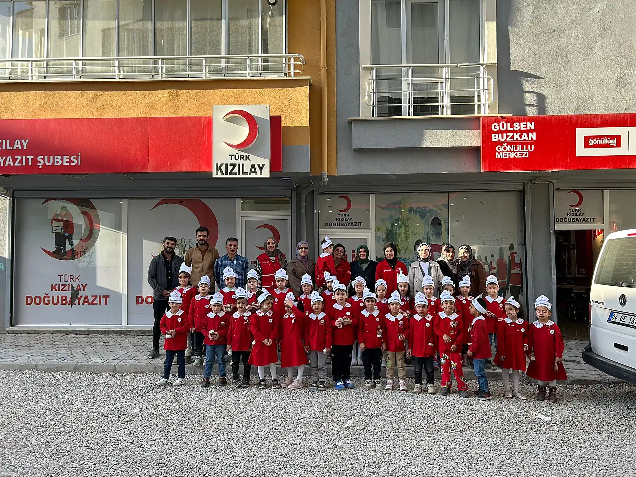 Doğubayazıt Kızılay şubesi minik misafirlerini ağırladı