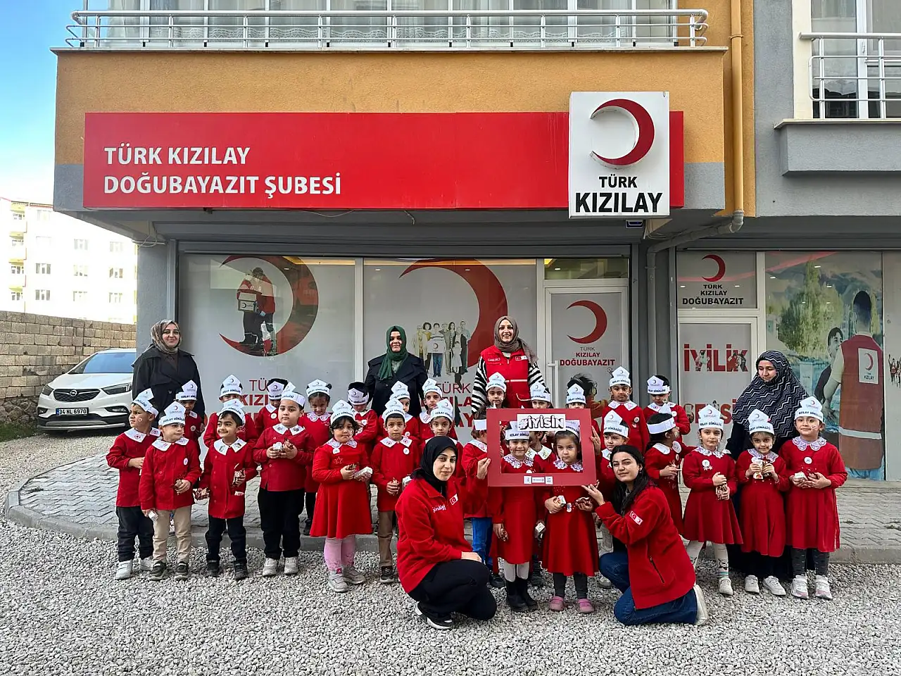 Doğubayazıt Kızılay şubesi minik misafirlerini ağırladı