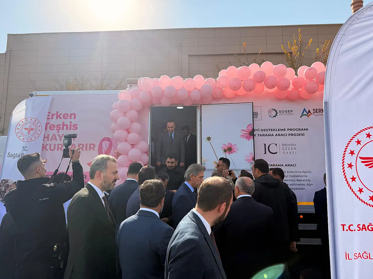 Bakan Kacır, Ağrı'da 'Gezici Kanser Tarama Aracı' açılışına katıldı