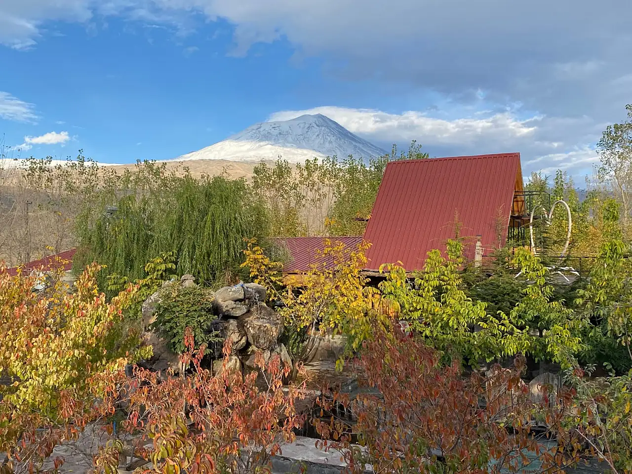 Doğubayazıt'ta sonbaharın son renkleri görsel şölen sundu