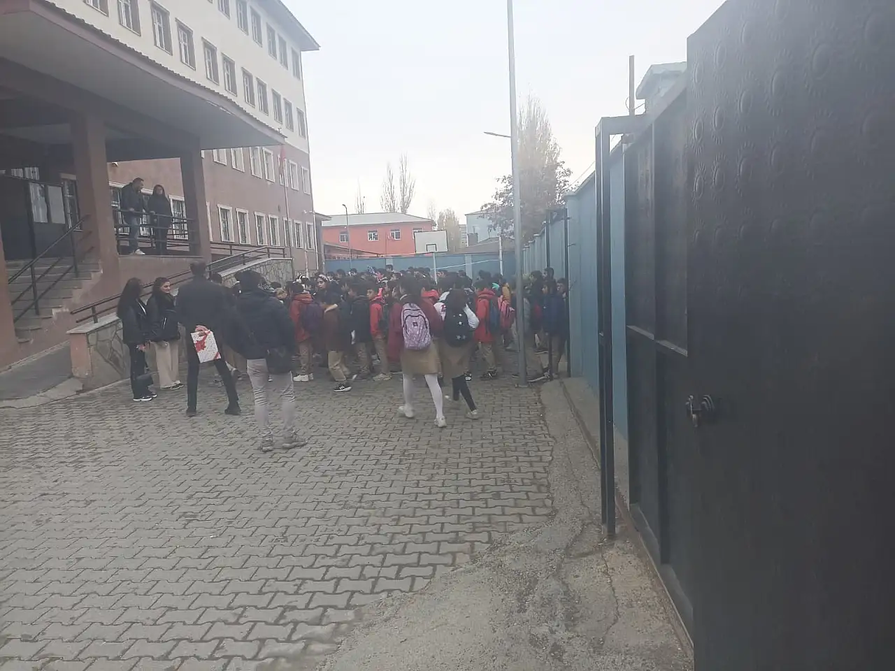 Doğubayazıt'ta ara tatil sonrası ilk ders zili çaldı