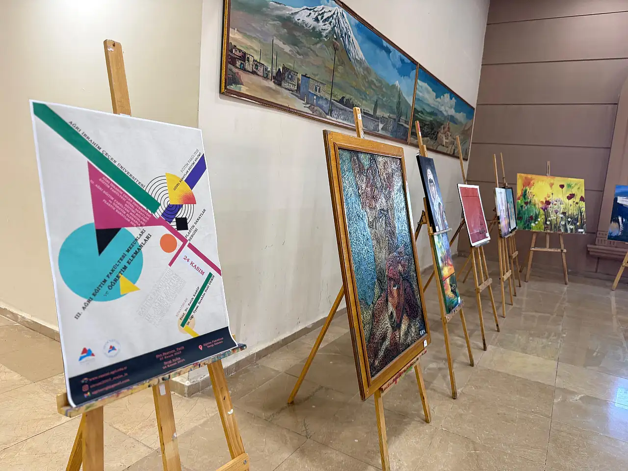 Ağrı'da öğretmenler günü sergisi dikkat çekti