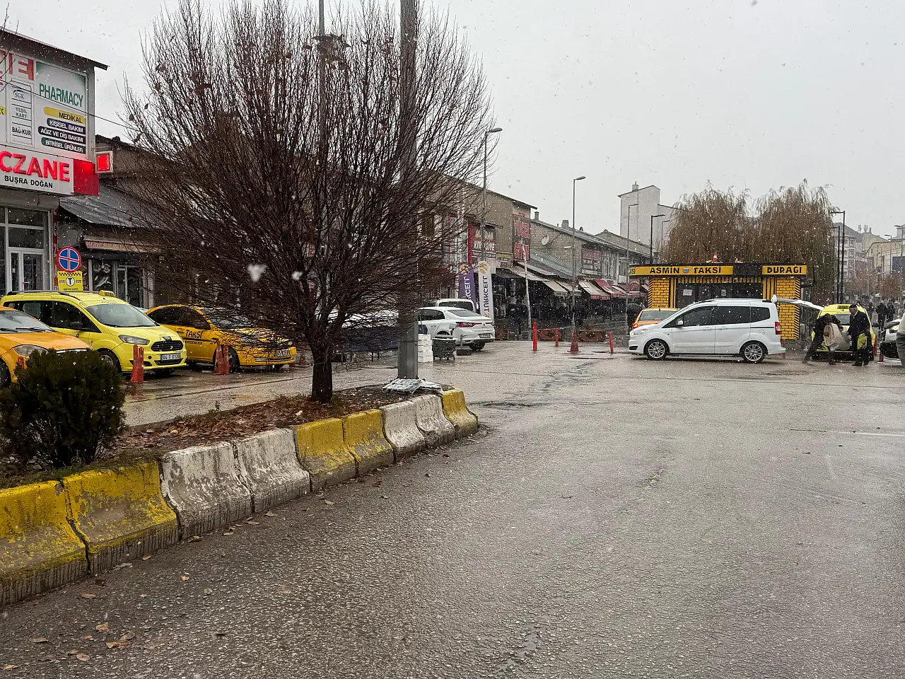 Ağrı'da kış kapıyı çaldı, karla karışık yağmur etkisini gösterdi
