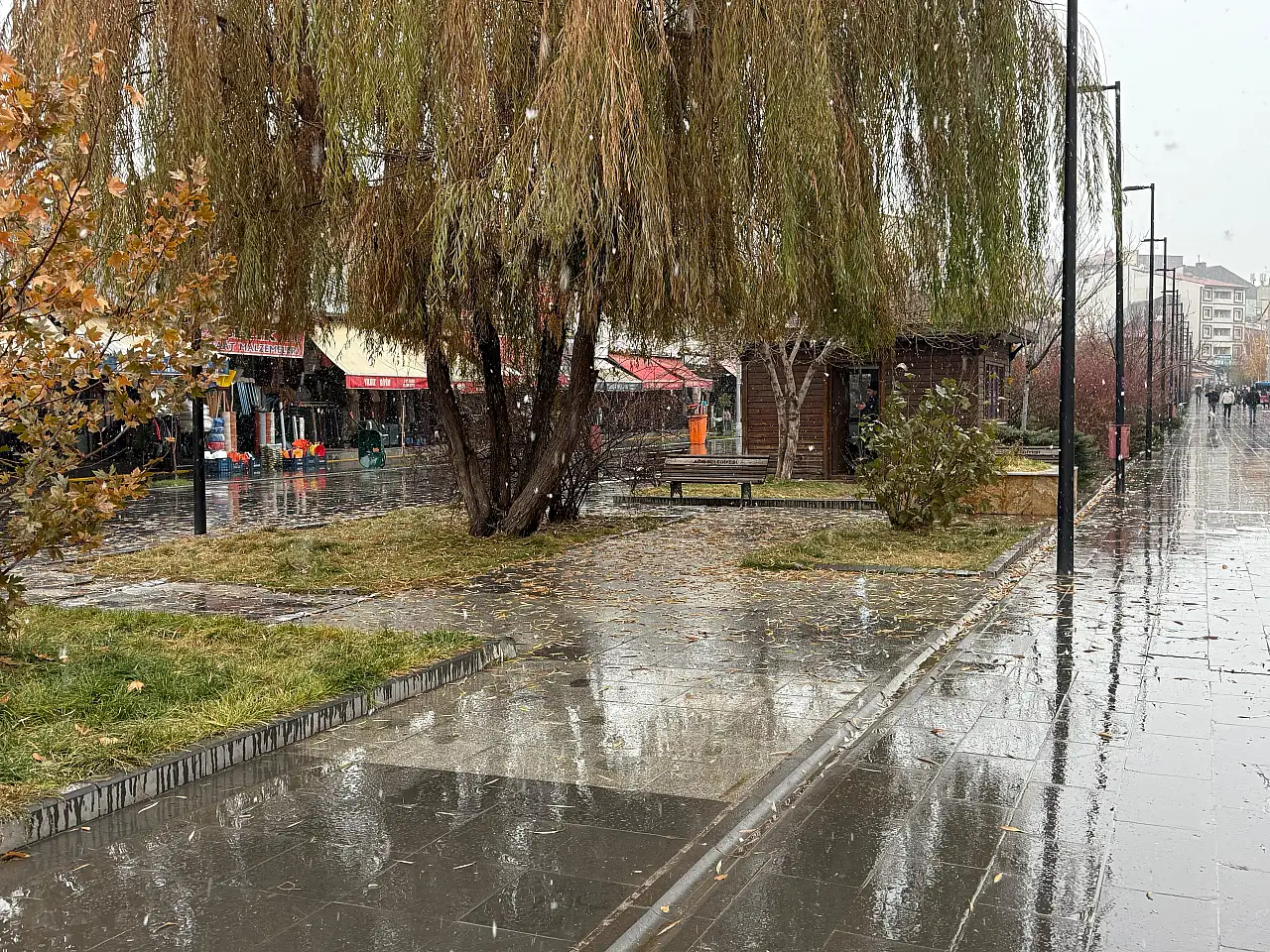 Ağrı'da kış kapıyı çaldı, karla karışık yağmur etkisini gösterdi