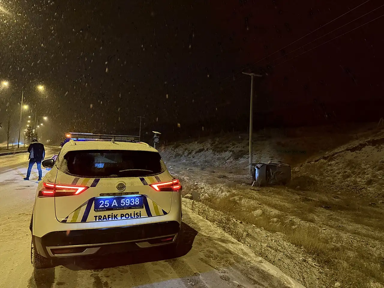 Ağrı Erzurum kara yolunda buzlanma kazaya neden oldu