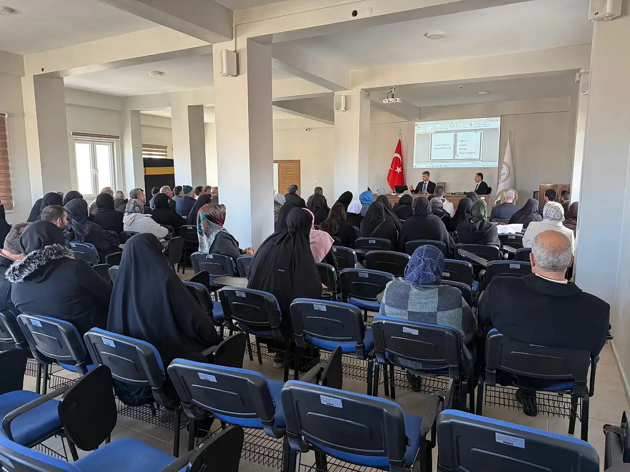 Muş'ta Umre Yolculuğu Öncesi Seminer Düzenlendi
