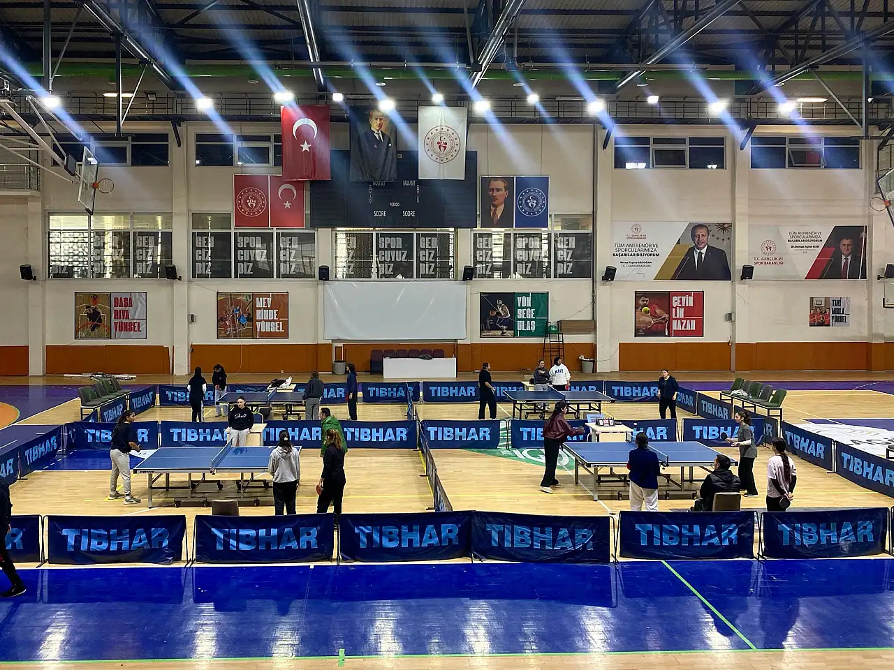 Iğdır'da Gençler Masa Tenisi Turnuvası Başladı