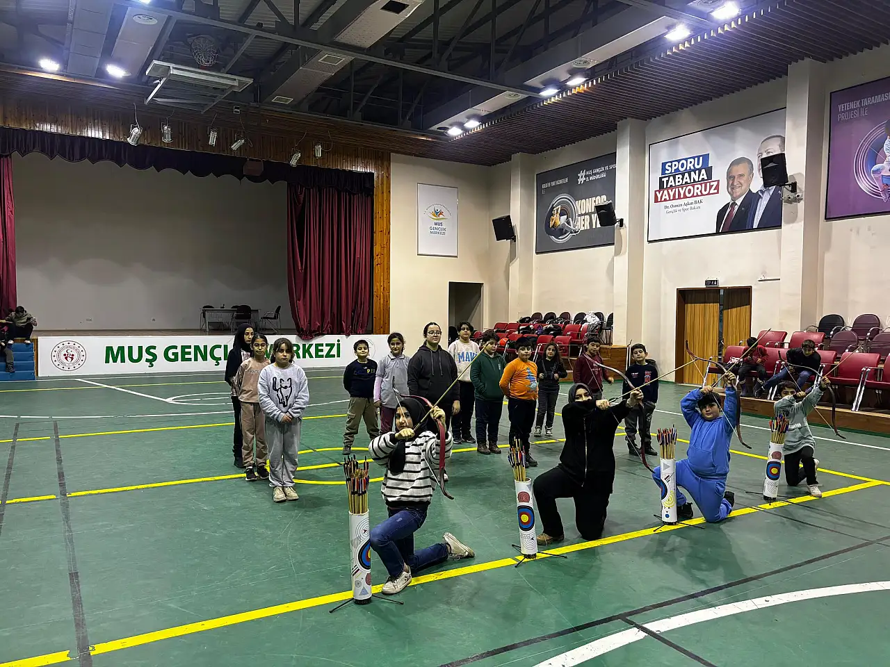 Muş'ta Okul Sporları Kapsamında Okçuluk Antrenmanları Sürüyor