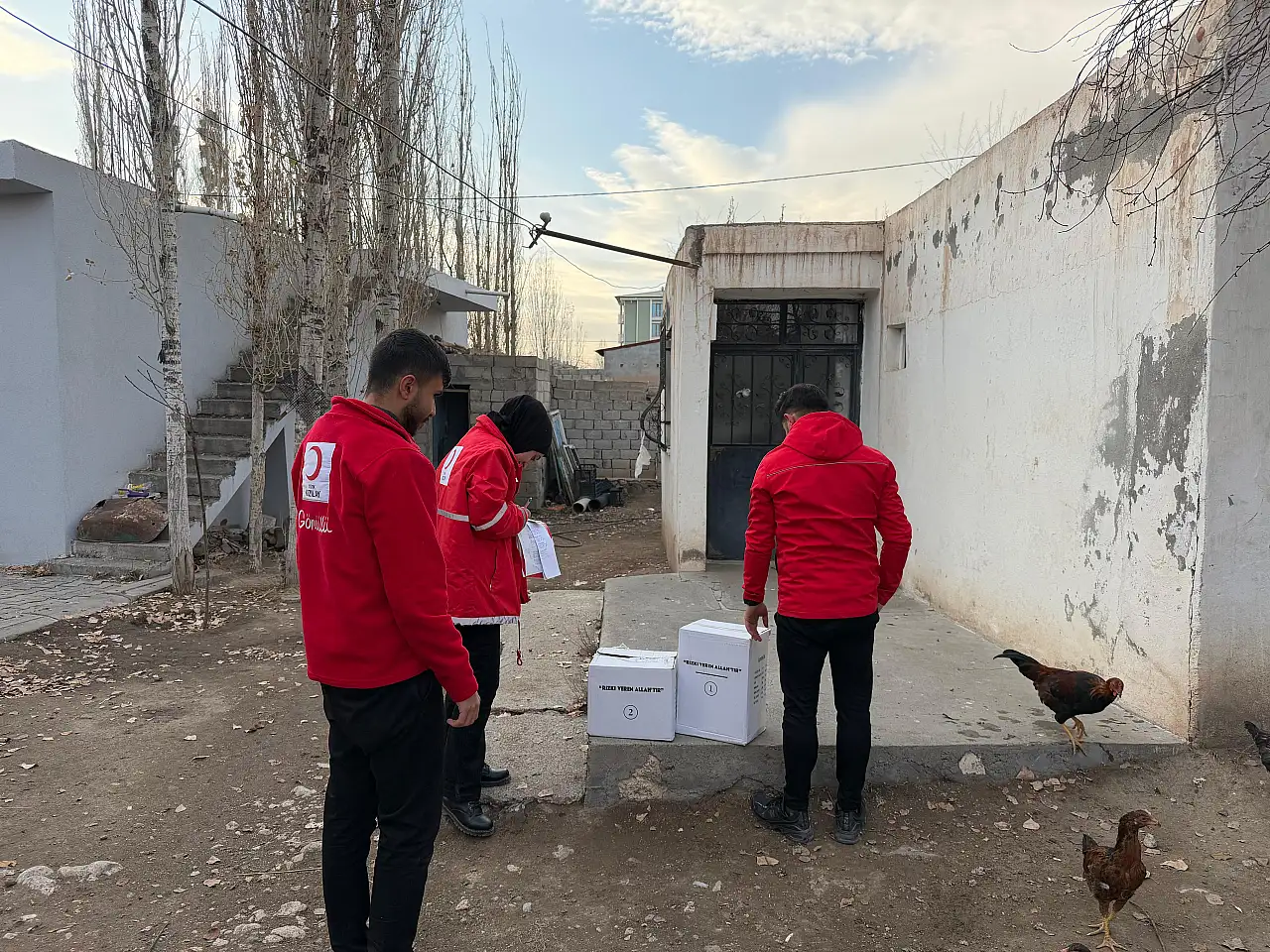 Doğubaayzıt Kızılay gönüllüleri bağışçı emanetlerini ailelere iletti