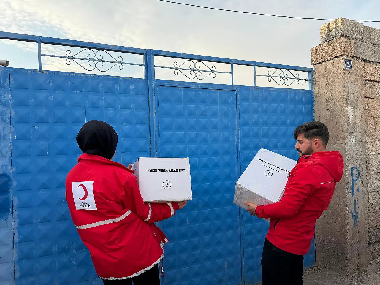 Doğubaayzıt Kızılay gönüllüleri bağışçı emanetlerini ailelere iletti